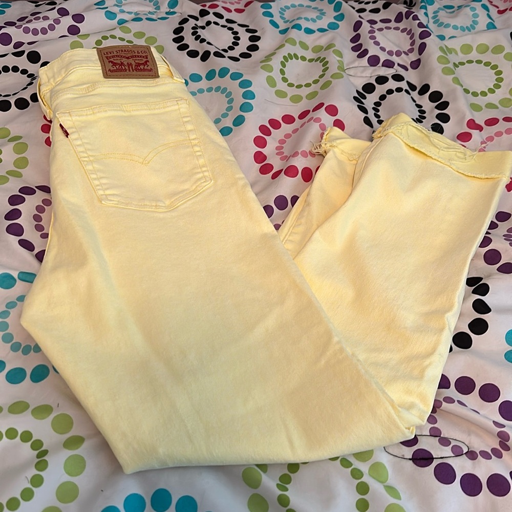 Sunny yellow Levi’s 724